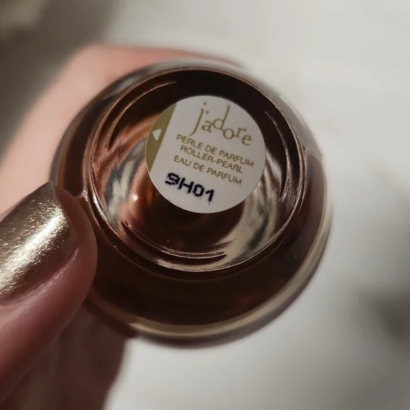 Dior J'adore Eau de Parfum Roller-Pearl - Picture 4 of 7